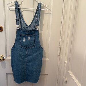 Denim Pull&Bear overall skirt with side pockets and pocket in front. Sz M eur